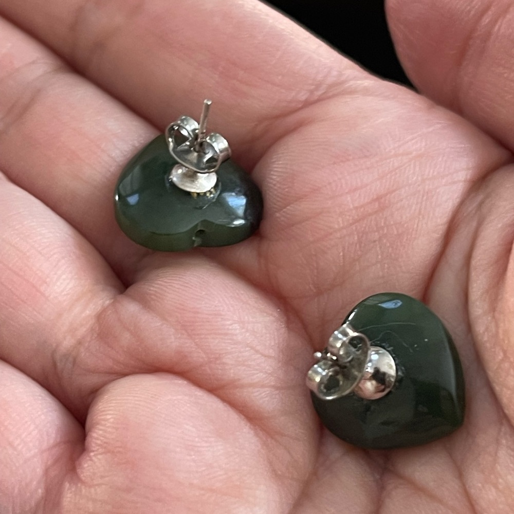 Carved natural nephrite jade heart sterling silver stud earrings - Picture 3 of 3